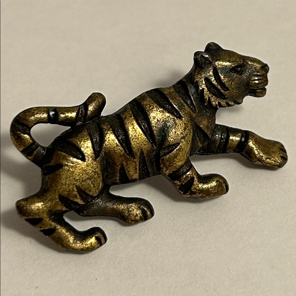 Vintage JJ Jonette Jewelry Bengal Tiger Brooch Lapel Pin MCM wild cat metal